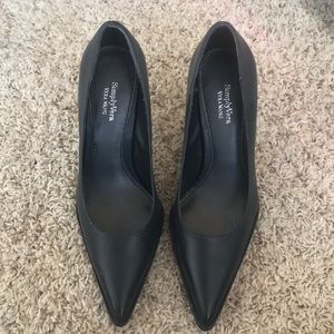 Vera wang high heeled shoes with pointy toe